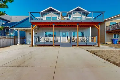 Image de Ocean view home a block from the beach with two-story deck, firepit, large yard