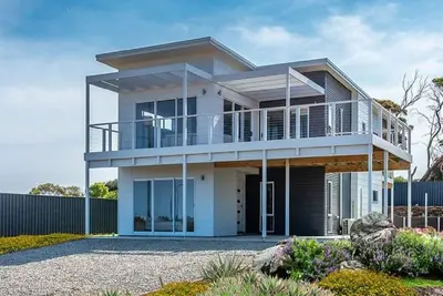 Image de Villa By the Sea-4 Bedrooms -Sea View Rural View 2 minutes walk to EmuBay beach