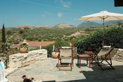 Fantastic villa with pool and views, 2 km to the sea