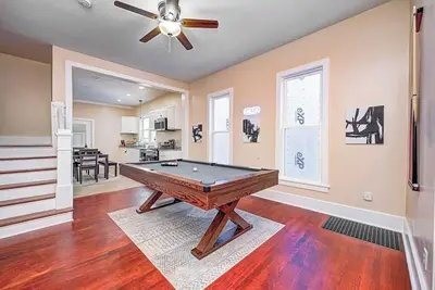 Image de Spacious and Fun 5br w/ Pool Table and more!