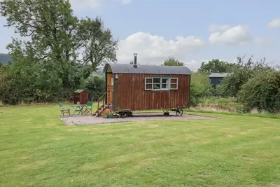 Image de Brown Hare Shepherds Hut, pet friendly, with open fire in Llangorse