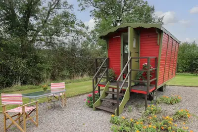 Image de Tilly Gypsy-Style Caravan Hut, pet friendly in Llangorse