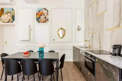 Image de 3 Bedroom/ 2 bath close to louvre