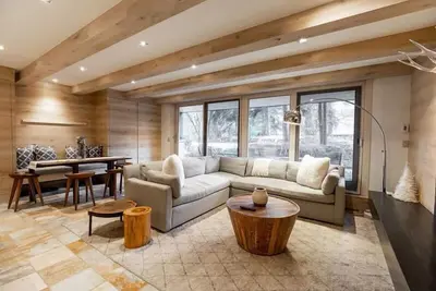 Image de 2-Bed 2-Bath Located on Gore Creek in Vail Village