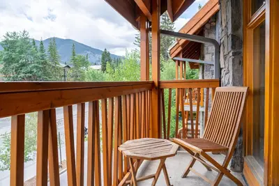 Image de Suite with Mountain View | Grotto Style Hot Pool!