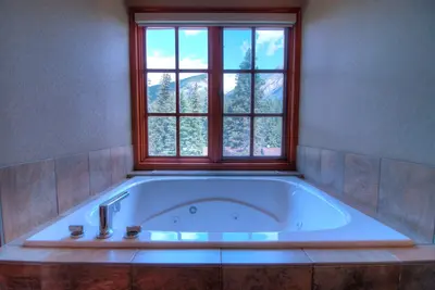 Image de Loft with Private Jetted Tub/Access to Spa