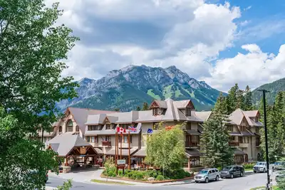 Image de Mountain Getaway Just Steps from Downtown Banff