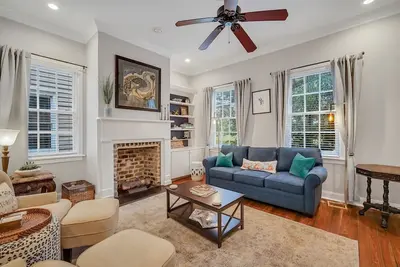 Image de Stunning in Prime Historic District Location + Courtyard by Lucky Savannah