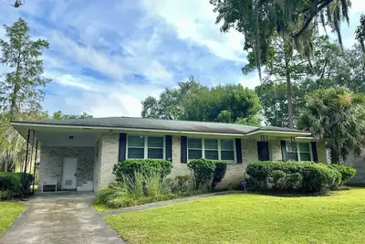 Image de Available Now! Early Street Executive Rental- hospitals, Haaf, 10 min to downtown