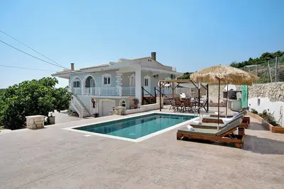 Image de Appartement \"Christine's House\" avec piscine privée, Wi-Fi et climatisation