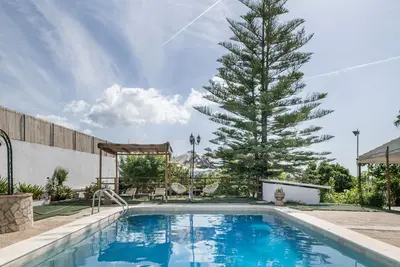 Image de Chalet 'Villa Rosario' avec vue sur les montagnes, piscine et Wi-Fi.