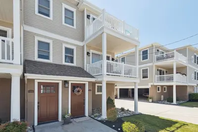 Image de Beautifully Maintained Townhouse!