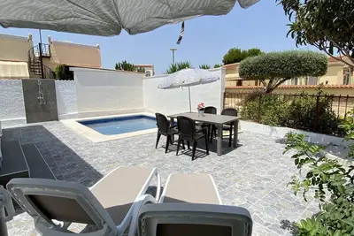 Image de maison individuelle avec piscine privee
