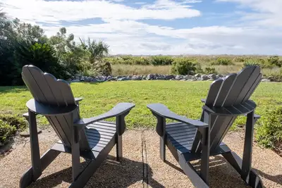Image de Beachfront, Remodeled 2bed/2. 5bath with Pool