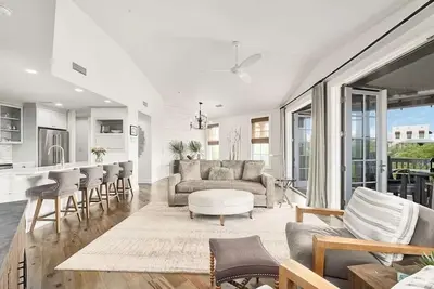 Image de New! Top Floor, Center of Rosemary, Huge Balcony!
