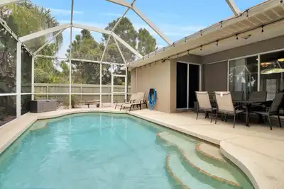 Image de Stylish & Bright, Mins to Downtown, Pool, Parking