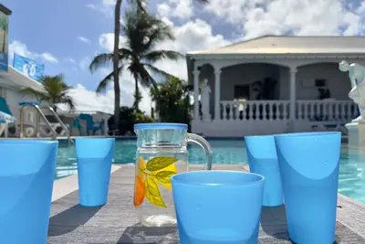 Image de Studio indépendant devant piscine et Bbq à Orient Bay à 5 minutes de la plage!