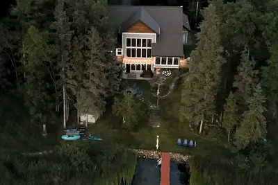 Image de Luxury Family Lake Home-Hot tub, Sauna, Peloton, Game Tables, Mini Sport Court!