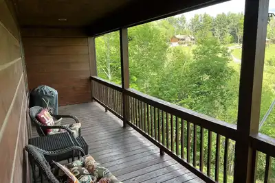 Image de Cabin on topof the mountain great views hot tub game room and more!
