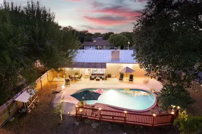 Image de Birdhouse Pool, Game Rm, 12 M Lackland Afb, 5m Seaworld