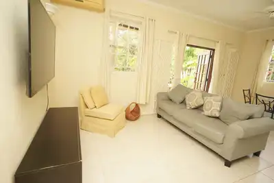 Springcourt - 1 Br condo near beaches W/Pool