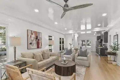 Image de The Norma High-end Condo | Blocks from Stadium | Game Day