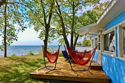 Image de 2br Cabin on Lake w/ Beach, Boat Dock in Protected Channel, & 74ft Viewing Dock
