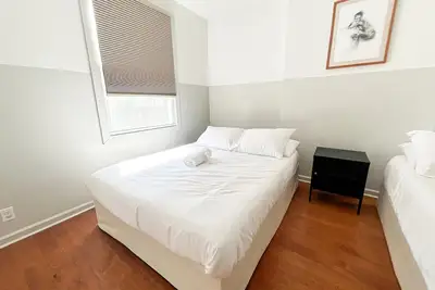 Image de Cinematic Queen City Suite-10 Mins to Downtown