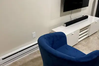 Image de Newly Constructed Basement Two Bedroom Apartment