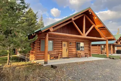 Image de North Idaho Log Cabin Retreat – 2bd/2ba with Full Kitchen + King Bed