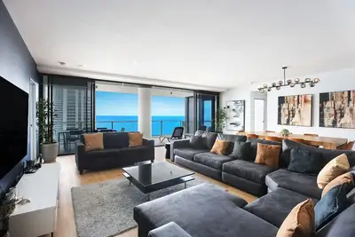 Image de Circle onCavill SubPenthouse 4brm Lv52 Ocean View!