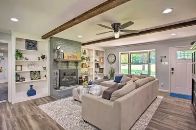 Image de 4 Mi to Dtwn: McKinney Home w\/ Game Room & Grill