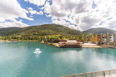 Image de Overlooks Keystone Lake w/ Mountain Views from Private Balcony, Near Shuttle!