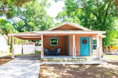 Image de Pink Bungalow in Seminole Heights