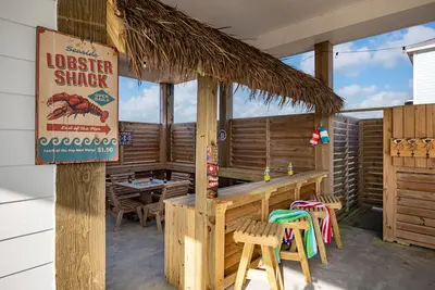 Image de Tiki Bar! Close to the Beach! Pet & Kid Friendly!