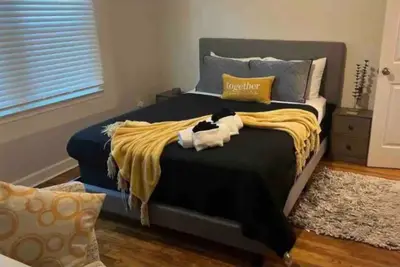 Image de Newly Renovated Historic Home near Park Circle