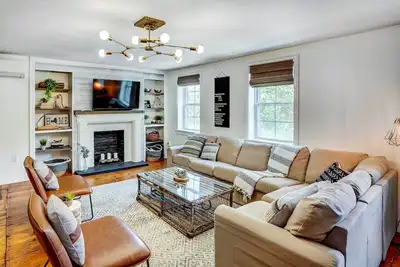 Image de Chic Troy Home Near Downtown, 9 Mi to Albany!
