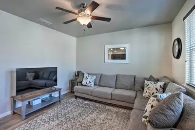 Image de Pet-Friendly Elk Grove Retreat w/ Balcony!