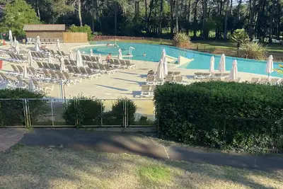 Image de Appartement dans résidence de tourisme avec piscine de 450 m2et Golfs
