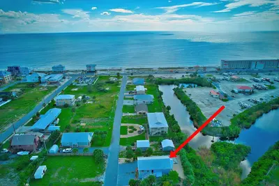 Image de Summer Special! Dog-Friendly & Block from Beach!