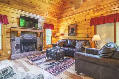 Image de Feb/Mar Disc. Avail-Quiet/Private Cabin, HotTub, Pool Table/Arcade, Douglas Lake