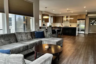Image de Renovated Contemporary Home in the Alberta Arts District
