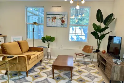Image de Adorable guest house with pool, Pet Friendly, in downtown Mount Dora,