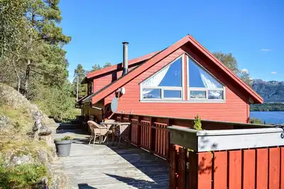 Belle maison à Os avec vue sur la mer