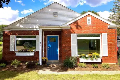 Image de New Central Air! ! Cute, family home, large fenced backyard and patio area!