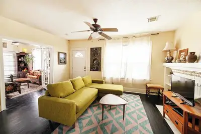 Image de Creative Home in the Heart of the Paseo Arts District