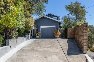 Image de Modern 3 Bedroom 3 Bath Home with Bay and Mt Tam views