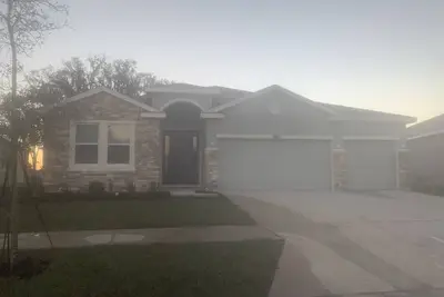 Image de 4bdr / 3ba / 3cgr 5 minutes from I-75