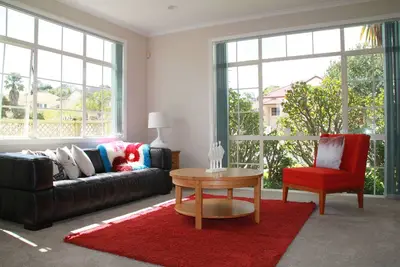 Image de Cheerful 4 bedrooms home with stunning sunshine