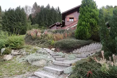 Image de Studio calme avec terrasse aux portes de la forêt
